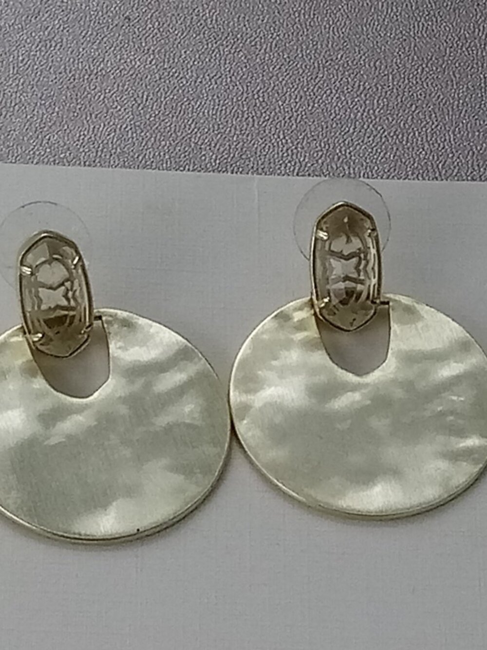 Kendra Scott light gold tone earrings large circle